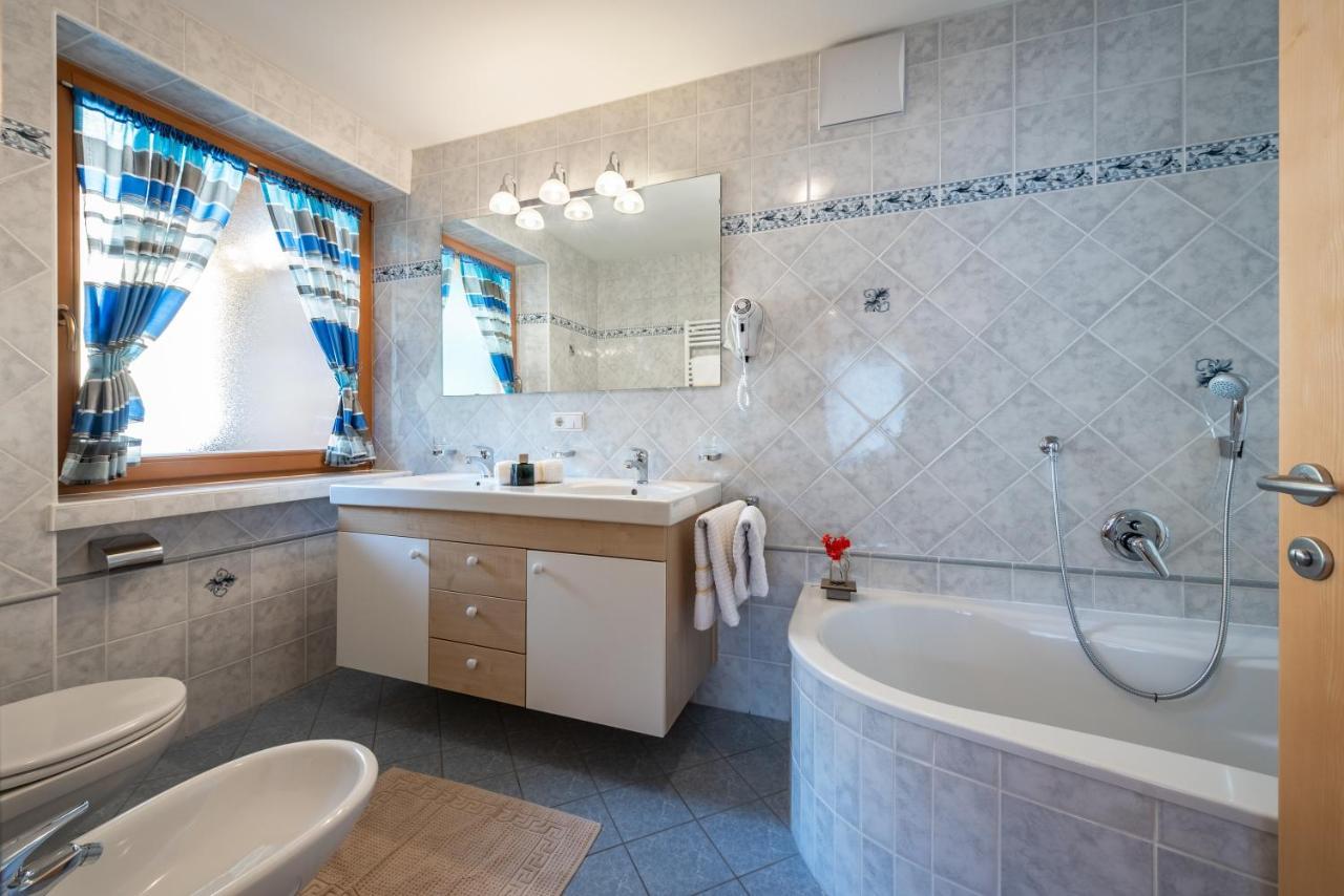 Residence Tauber Валес Екстериор снимка