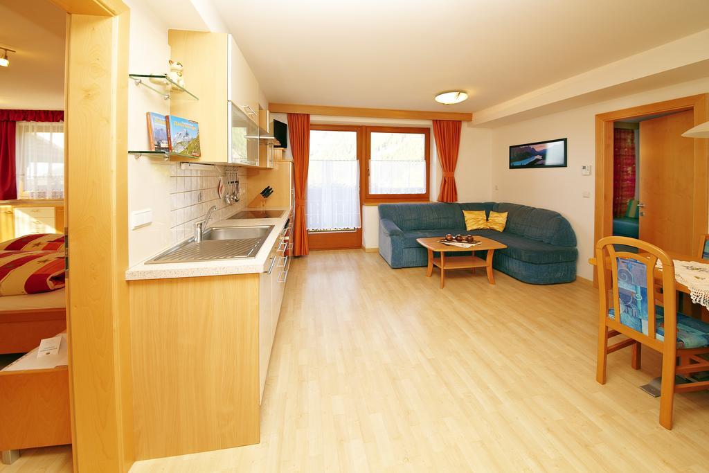 Residence Tauber Валес Екстериор снимка