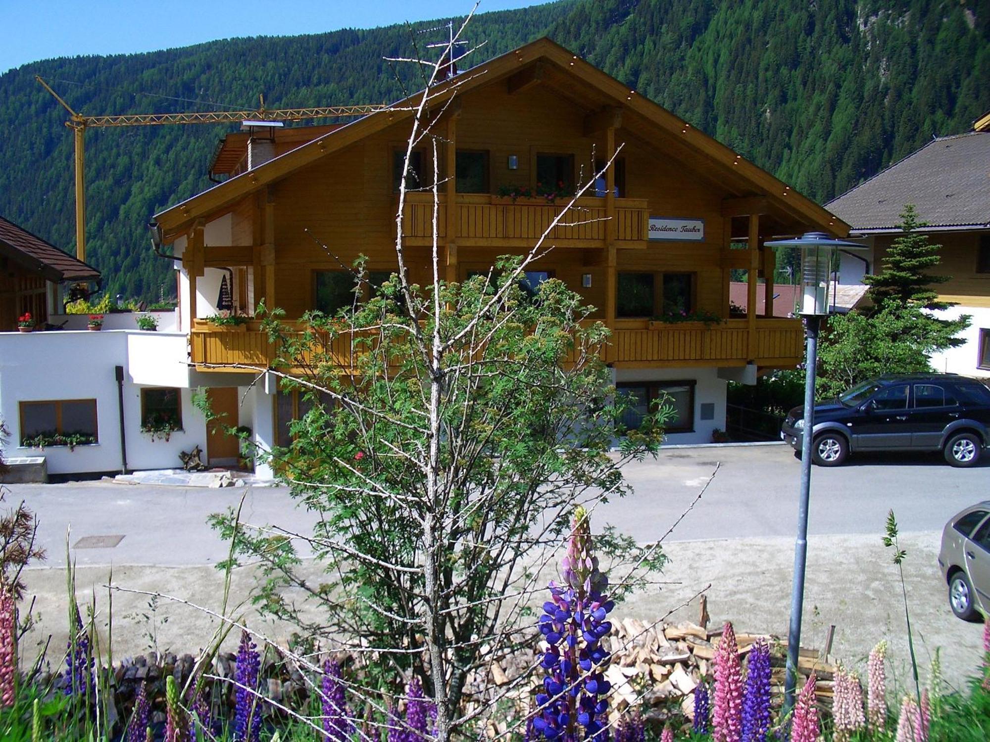 Residence Tauber Валес Екстериор снимка