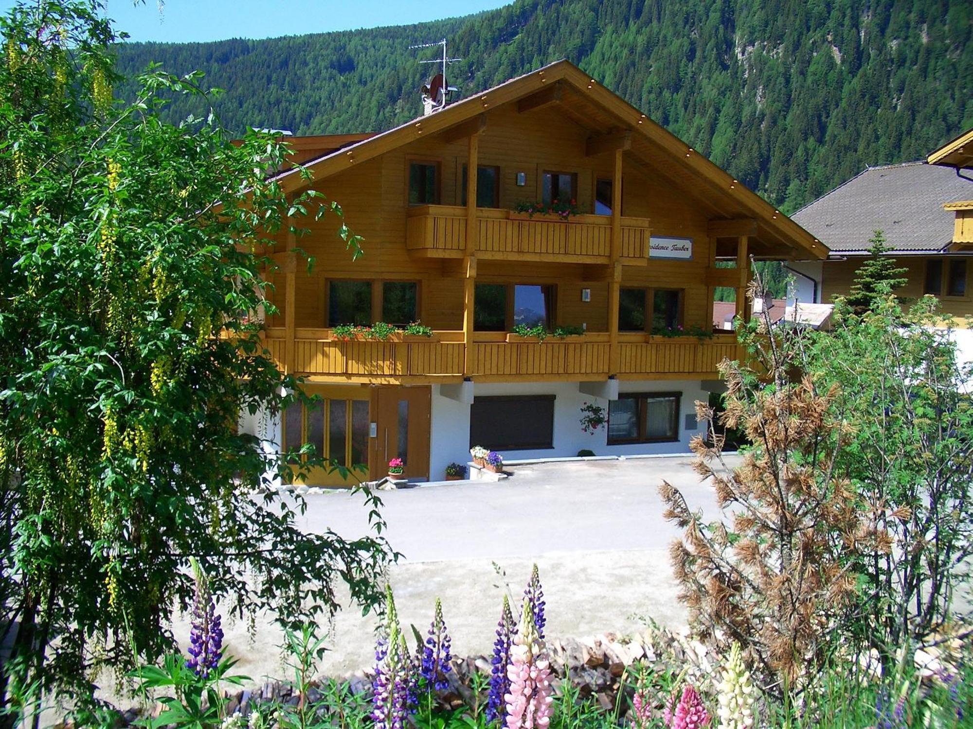 Residence Tauber Валес Екстериор снимка