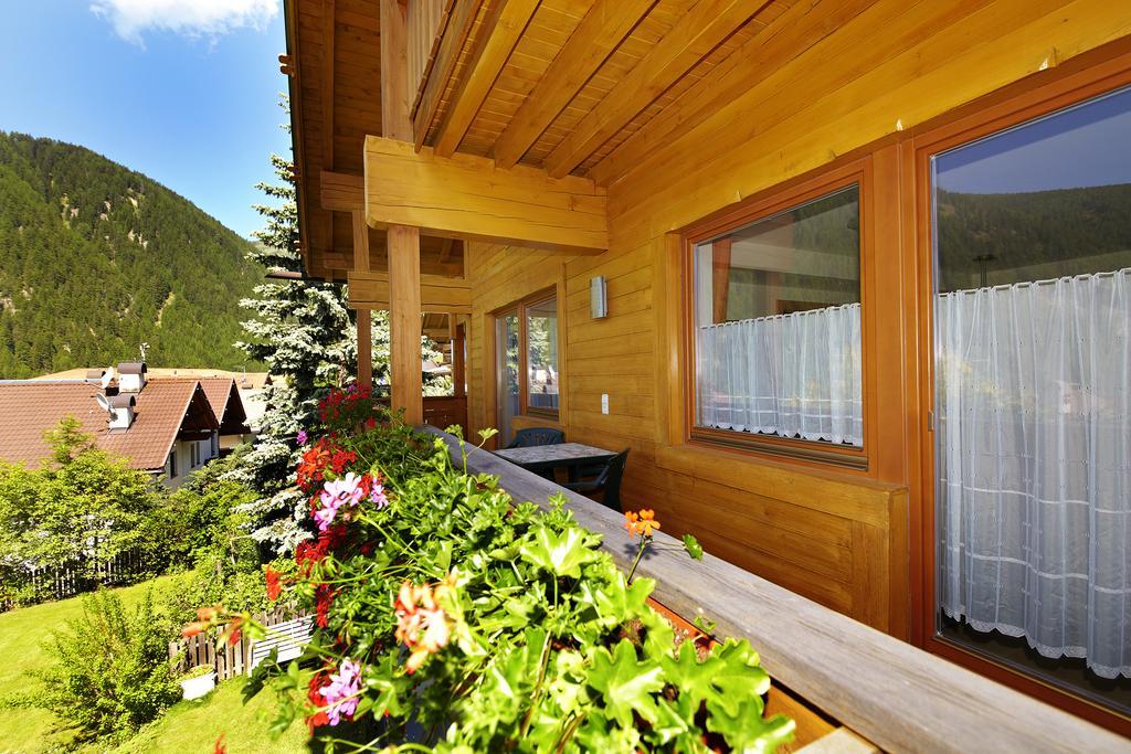 Residence Tauber Валес Екстериор снимка