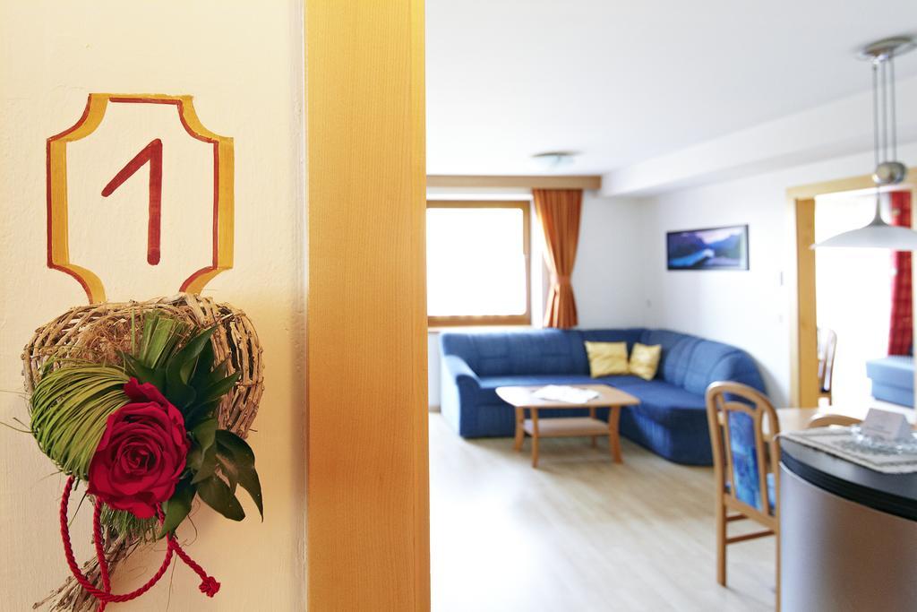 Residence Tauber Валес Екстериор снимка