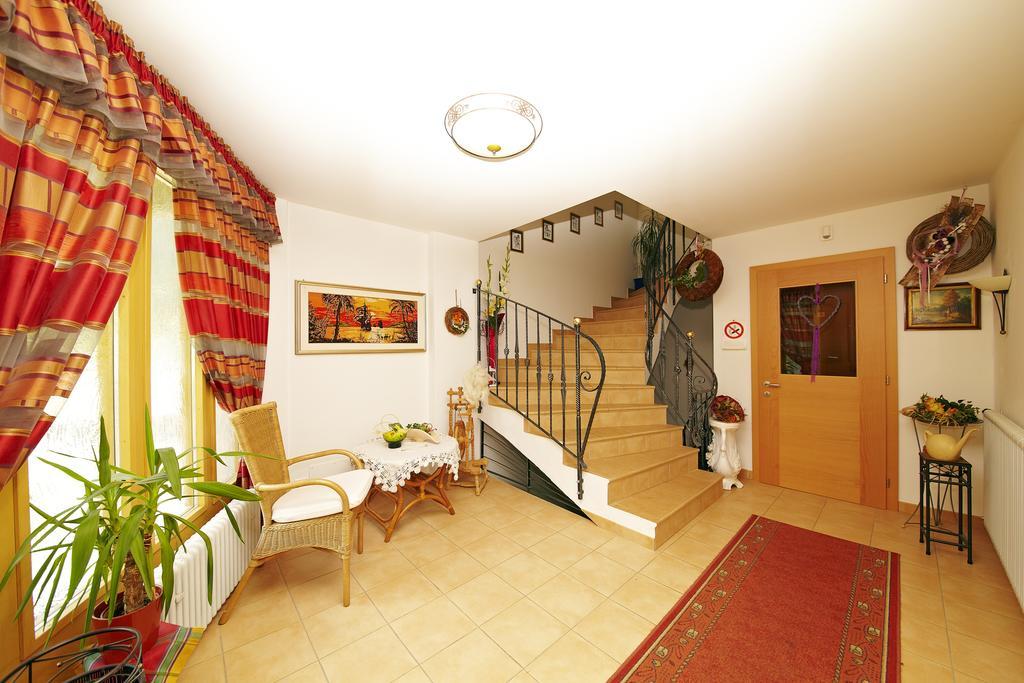 Residence Tauber Валес Екстериор снимка
