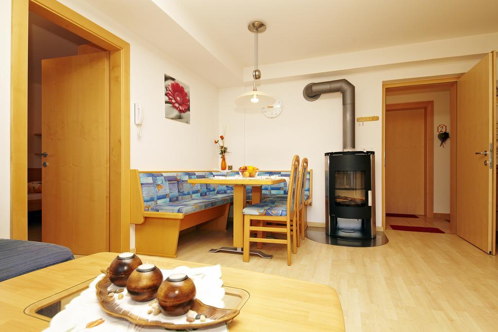 Residence Tauber Валес Екстериор снимка